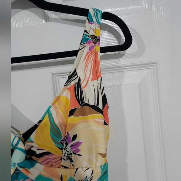 Maxine of Hollywood Retro Floral Twist Front One Piece Swimsuit in Size 10 - Picture 4 of 13